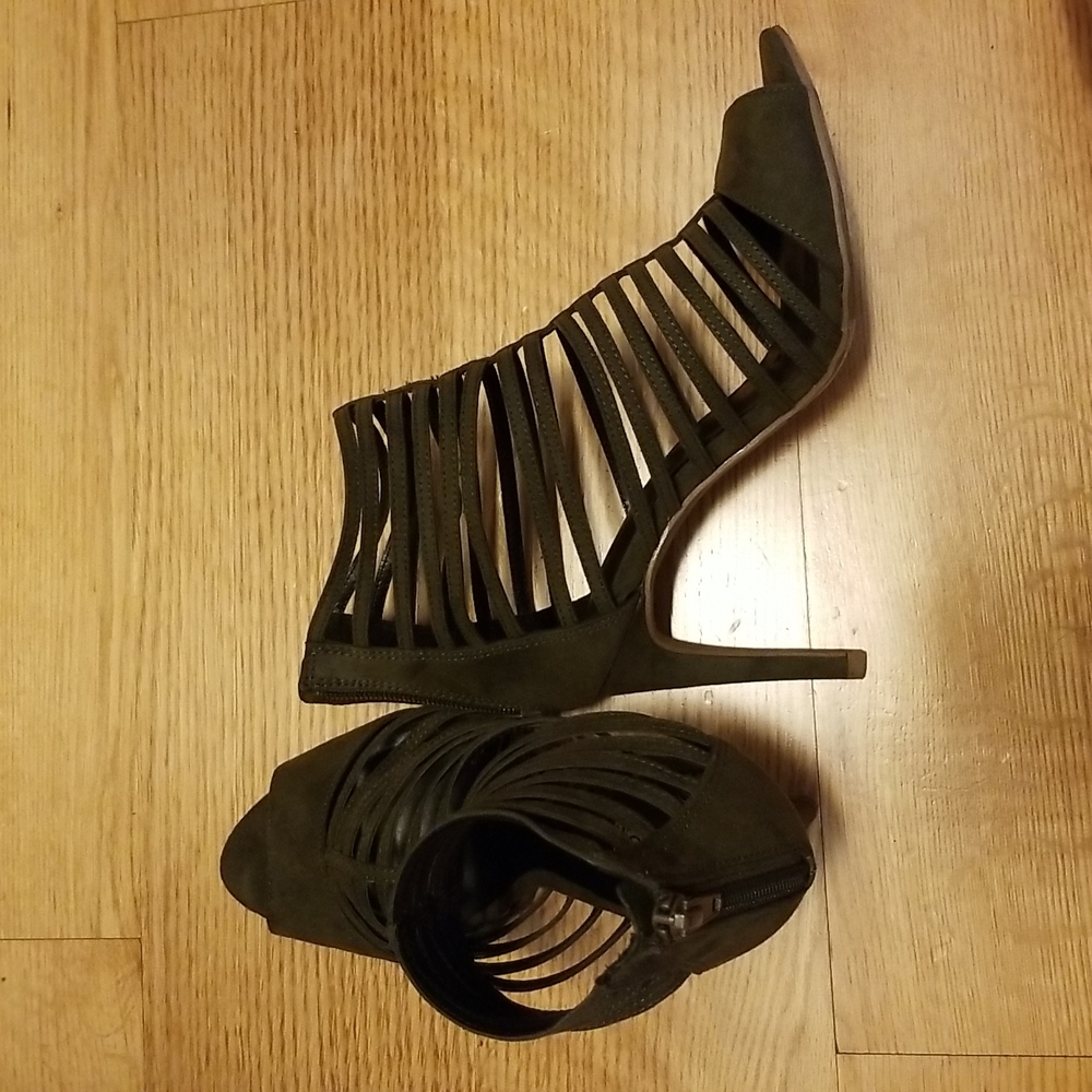 🛍 2/$25 Olive Green Strappy Heels